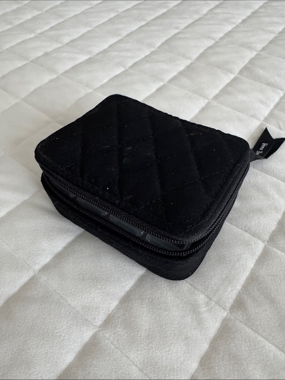 Vera Bradleyโ Quilted Black Compact Travel Case